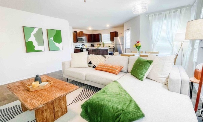 Southside House | Family Modern Oasis Lackland BMT Family Home 3 Bed 2 Bath