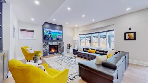 Innisfil House | Family Modern walkout Basement wSauna Indoor Fireplace Wifi