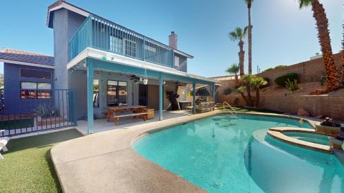 Paradise House | Family Oasis Ranch 3BR Pool Near Mystic Falls