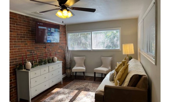 Valdosta House | Family Oasis with Spacious Front Yard
