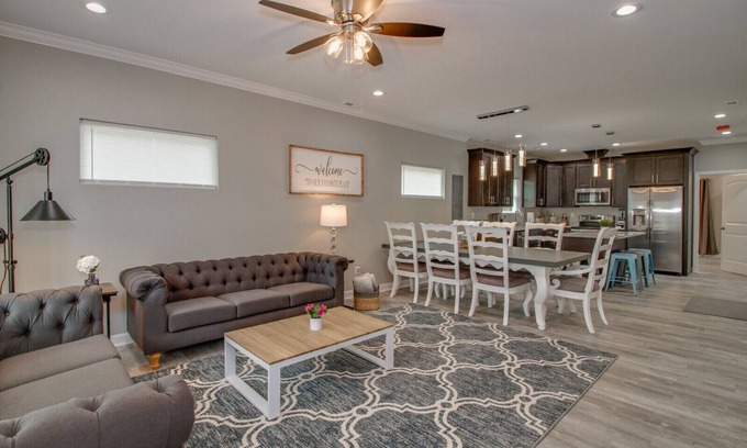 Hampton House | Family or Business - Sleeps 30, less than 1/4 mile Buckroe Beach!