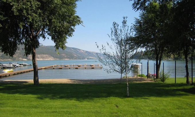 Central Okanagan House | FAMILY oriented complex- Includes boat slip - LONG TERM RENTALS ONLY