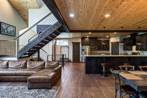 Summit Park House | Family Paradise, Sleeps 14, High-End Interiors, 20 Minutes from the Mountain!