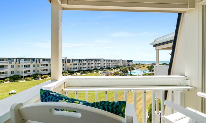 Morehead City Condo | Family Paradise, Oceanfront Complex Amenities Galore