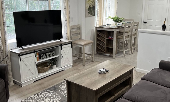 Holly Hill House | Family & Pet Freindly Daytona Beauty 5 miles from EVERYTHING