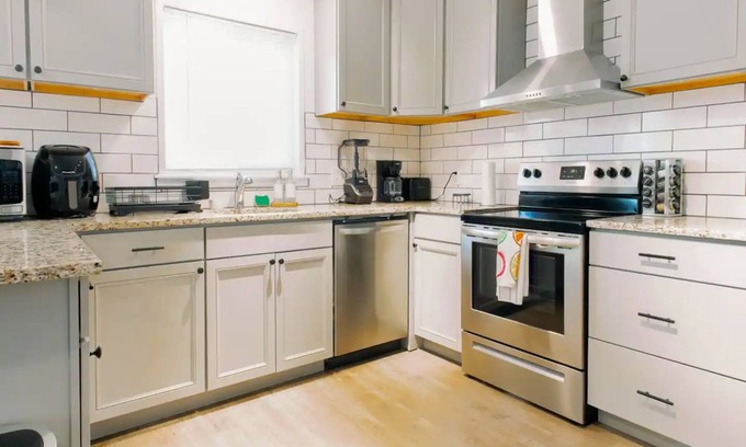 South Westminster House | Family/Pet Friendly, Centrally Located, Sleeps 12nEasy Access to Denver and MTNS