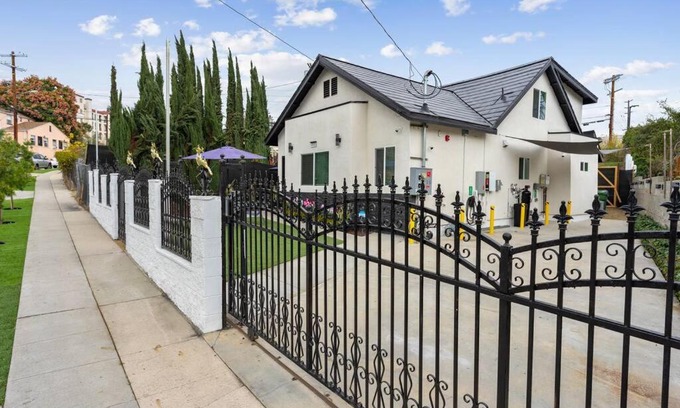 Eagle Rock Apartment | Family/pet friendly home near Hollywood & Pasadena