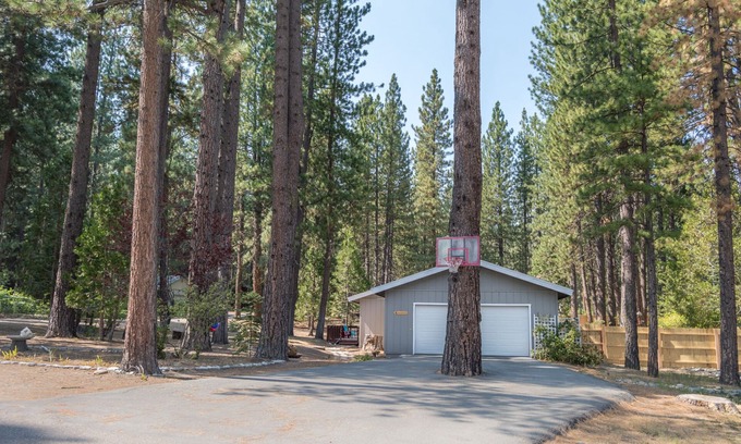 Plumas Eureka Estates House | Family & Pet Friendly Retreat in Blairsden-Graeagle