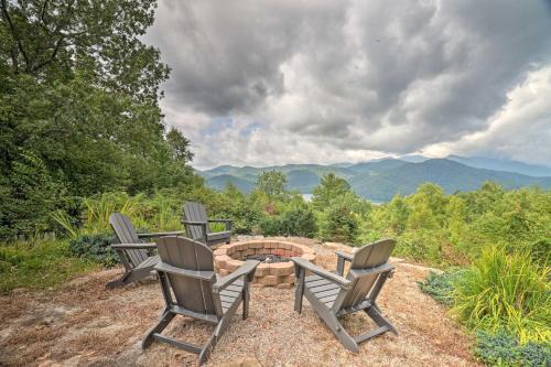 Topton House | Family Retreat Cabin with Summit, Lake Views, Deck!