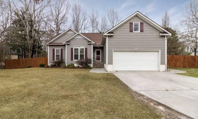 McCutcheon Field House | FAMILY RETREAT/PET FRIENDLY NEAR MILITARY BEACHES AND BASES