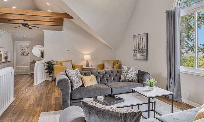 Stevensville House | Family Retreat Sleeps 30 | Hot Tub | Ping Pong |