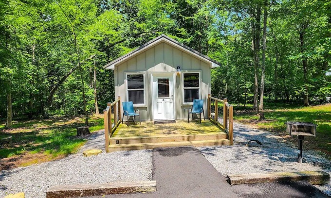 Guntersville Apartment | Family Retreat Tiny House - 670+ acres private property on Lake Guntersville!