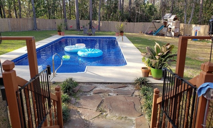 Bayshore House | Family Retreat w/Heated Pool, Hot Tub & RV Hookup -15min to Wrightsville Beach!