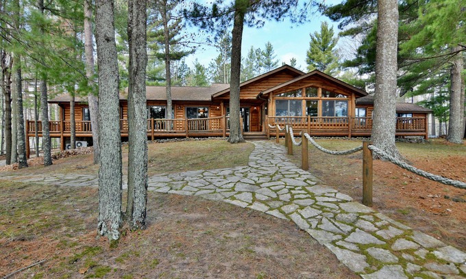 Solon Springs House | Family Retreat with Privacy and Comfort on Middle Eau Claire Lake. Fast WIFI!