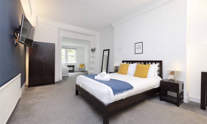 Haymarket Apartment | Family Room at Haymarket