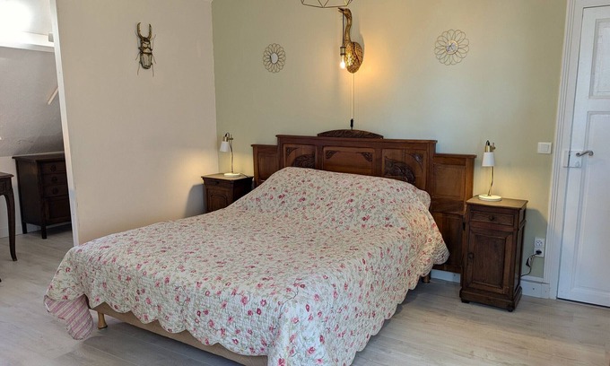 Ligny-le-Ribault Bed & Breakfast | Family room with Wi-Fi, breakfast, and shared area
