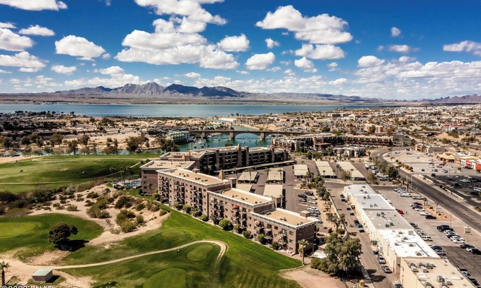 Lake Havasu City Condo | Family size Condo steps away from the London Bridge, Golf Course and Rotary Park