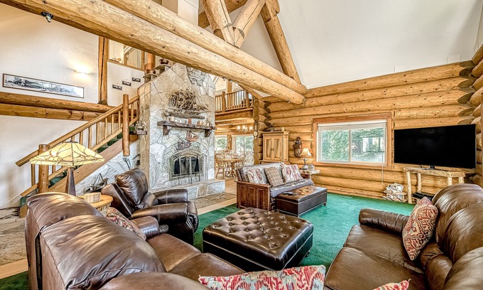Lakeshore Ski Chalet | Family-Size Log Lodge w/Roomy Deck & Game Room - Close to Lake & China Peak