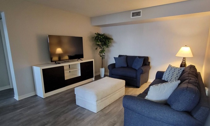 West Shore Apartment | Family sized condo near to Sawgrass mall, Fort Lauderdale Airport