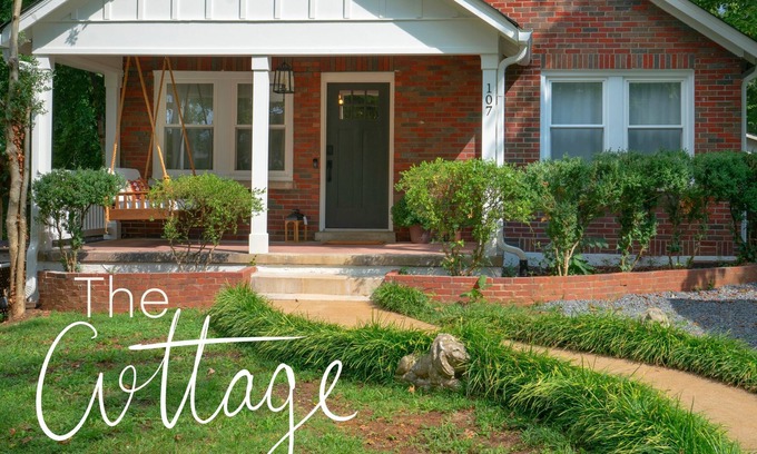 Columbia Cottage | Family sized cottage a short walk to Muletown square - Downtown!