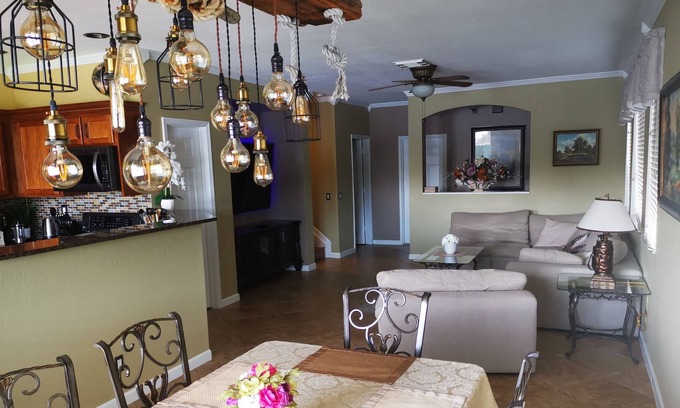 Riviera Beach Condo | Family-sized renovated condo with lakeview terrace