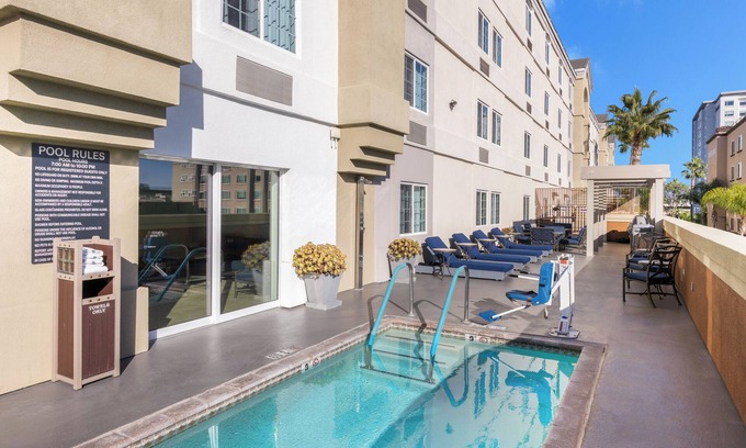 Anaheim Resort Hotel | Family‑Sized Studio: 2 Doubles | Gym, Pool & Disney Shuttle! Pet Friendly Stay