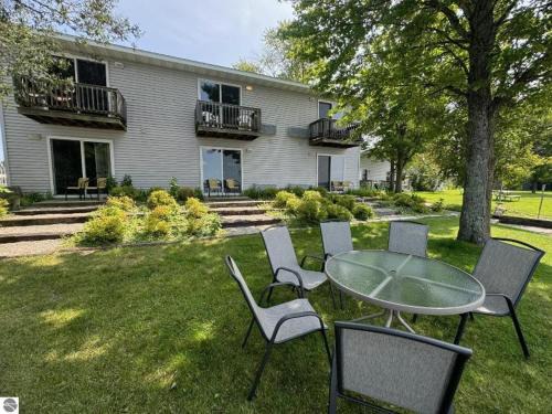 Lake City Hotel | Family Stay - 4 Cozy Combined Studios