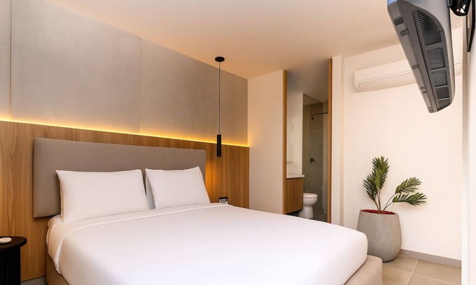 San Diego Apartment | Family Stay in Poblado - Jacuzzi & 1BR + Workspace