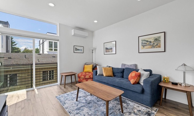 Leschi House | Family Townhome w/Rooftop Near Beach, Parks, Lake
