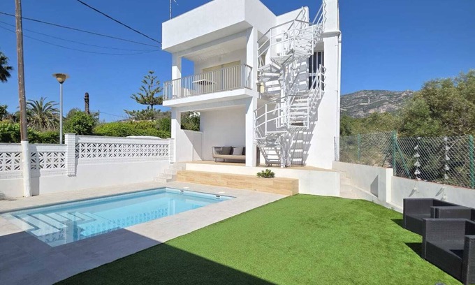 Alcanar Villa | Family villa in Alcanar Playa with swimming pool, chill out and barbecue.