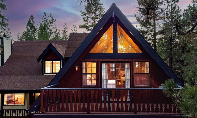 Big Bear Cabin | 🐻FamilyCabin🍿TheaterRoom🎱GameRoom🔋EVCharger 🐶PetFriendly