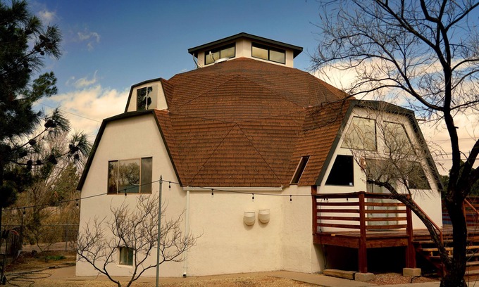 Mesilla Park House | Famous Trainhouse Dome not far from White Sands NP