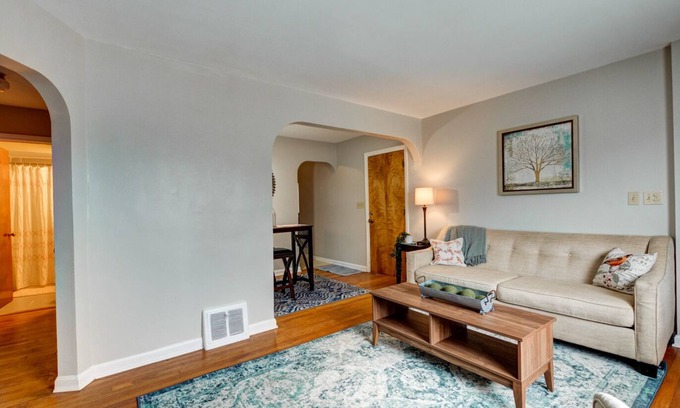 Akron Apartment | Fantastic 2bd Perfect for Traveling Professionals!