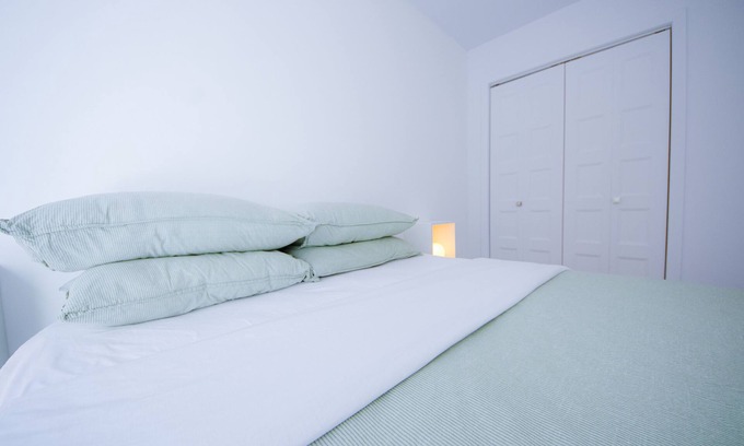 Monkland Village Apartment | Fantastic! 2BR*Feeling at home *Wi-Fi*gym*parking
