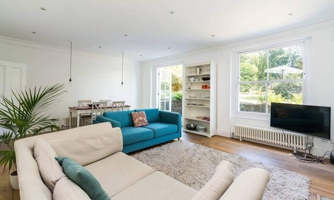 South Hampstead Condo | Fantastic 3 Bedroom Flat West Hampstead