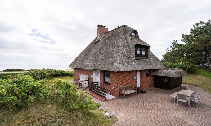 List Apartment | Fantastic apartment under thatch for 5 people, sea view, parking space, WLAN.