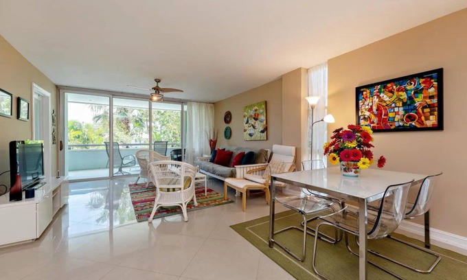 Delray Beach Apartment | Fantastic apartment 30 seconds walk to the beach