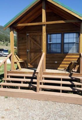 West Yellowstone House | Fantastic Cabin with Fire Pit Close to West Yellowstone, Montana