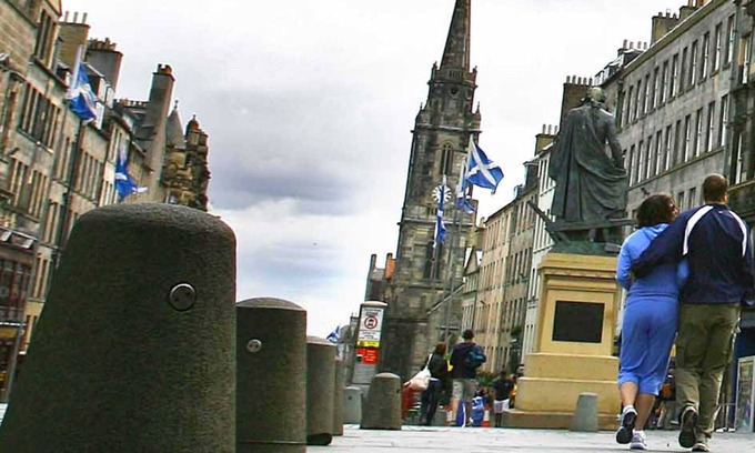 Old Town Apartment | Fantastic corner 2 bedroom property with astounding views of the famous historic Royal Mile.
