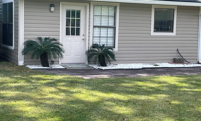 Gulfport Cottage | Fantastic cottage with AC in charming Gulfport. Pet friendly,nLocation location