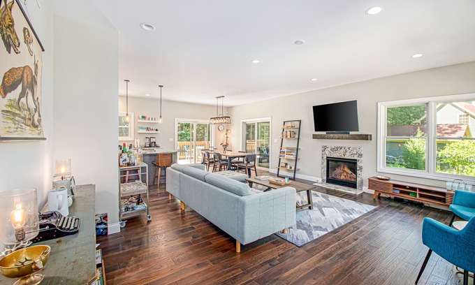 Lakeside House | Fantastic family home near the lake with WiFi and large deck