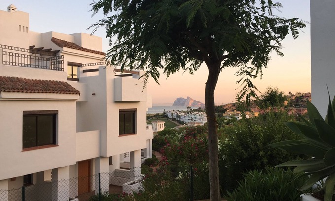 San Roque Apartment | Fantastic holiday apartment with sea view on the best stretch of Costa del Sol