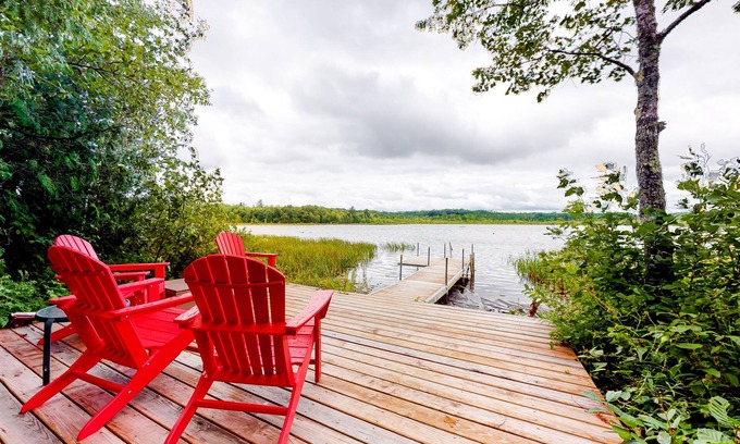 Winthrop Cabin | Fantastic Lakefront Cabin W/Free WiFi, Three Kayaks, Private Dock, & Firepit