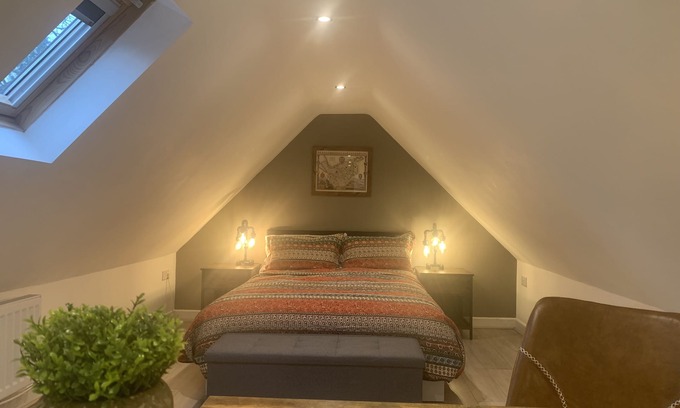 Warmingham Ski Chalet | Fantastic Location, Annexe with Hot Tub