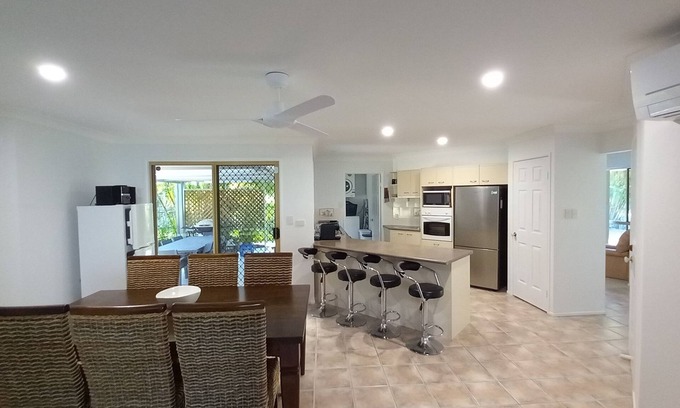 Rainbow Beach House | Fantastic low set home in convenient location for the whole family including the pooch.