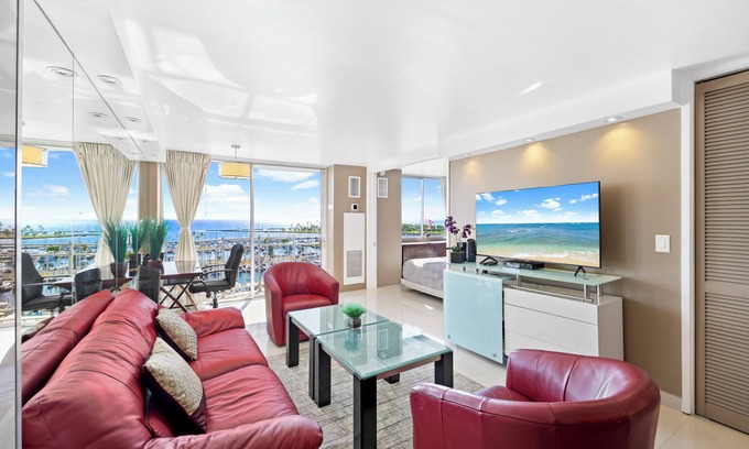Waikiki Condo | Fantastic Ocean View Unit- close distance to the beach, lagoon, mall, and more