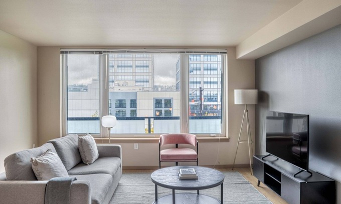 Lower Queen Anne Apartment | Fantastic Queen Anne 1BR w/Gym & W/D, nr Space Needle, by Blueground