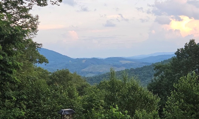 Buck Mountain House | Fantastic Views, Custom 5 BR Home, 5 min to Town, Shopping, Dining, Hiking, More