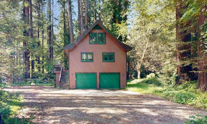 Northwood House | Fantastic Wooded Gem W/Private Hot Tub, Free WiFi, Furnished Deck, & Gas Grill