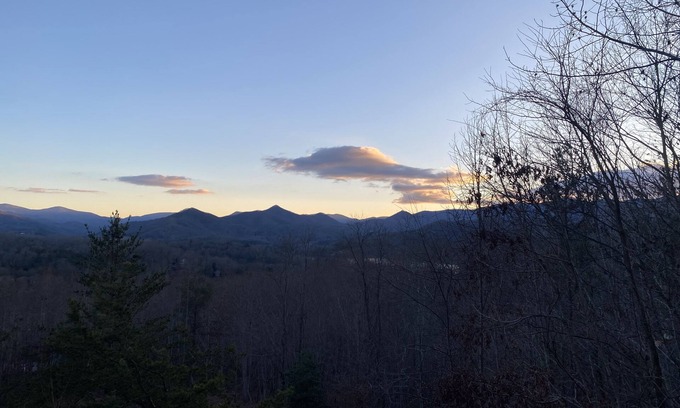 Hiawassee House | Fantastic Year Round Mountain Range View!